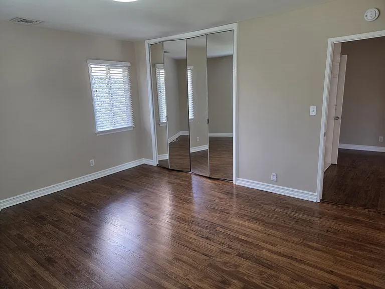 15219 Wyandotte St — Photo 14