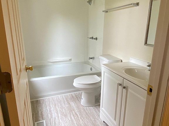 4th image of 432-432 Edmund St #A