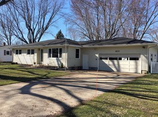 633 Miller Ln, Saint Joseph, MI 49085