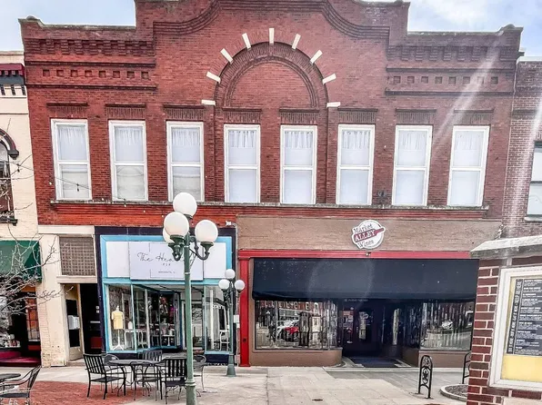 59 Market Alley St, Monmouth, IL 61462