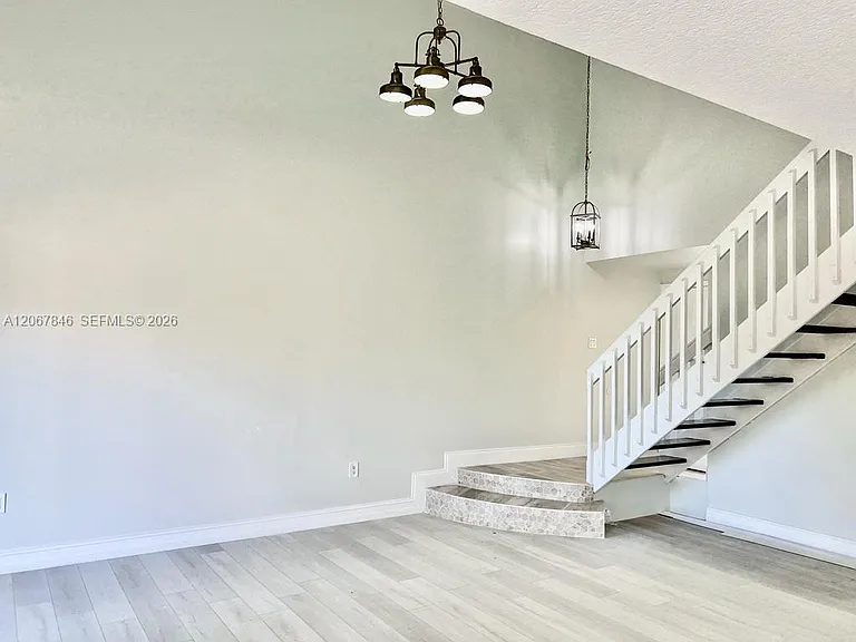 900 SW 113th Ter — Photo 5