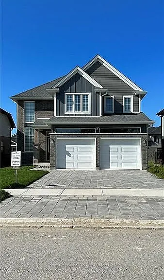63 Royal Cres — Photo 2