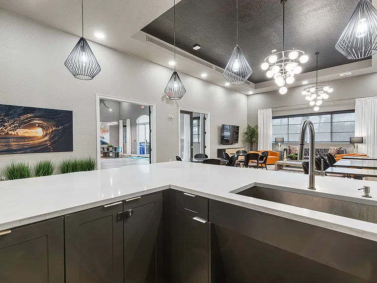 Bella Vista Apartments — Photo 28