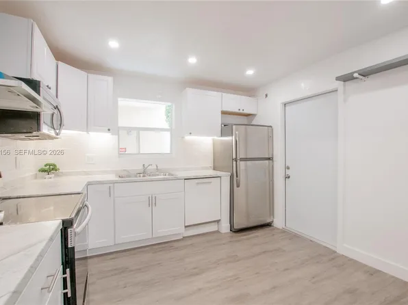 300 S Luna Ct APT 2, Hollywood, FL 33021