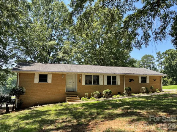 920 Page St, Mount Pleasant, NC 28124