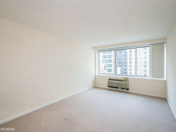 5th image of 211 E Ohio St APT 1221