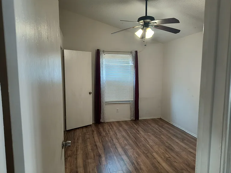 4110 Scotland Dr — Photo 11
