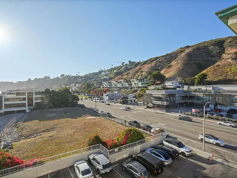 Nestled in the heart of Malibu, with easy access to local shops, dining, and scenic hillsides.