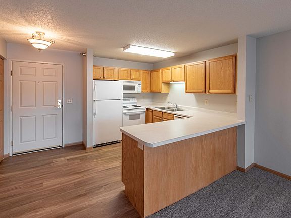 4th image of 1320 Lake Dr W #401