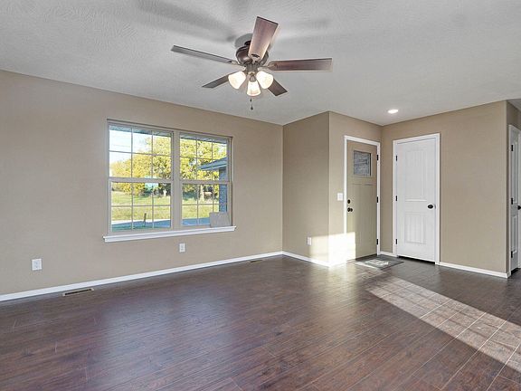 1702 S Landrum St-12