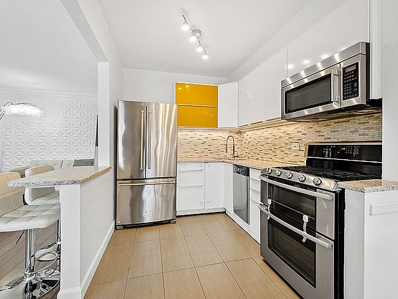 4th image of 2564 49th St