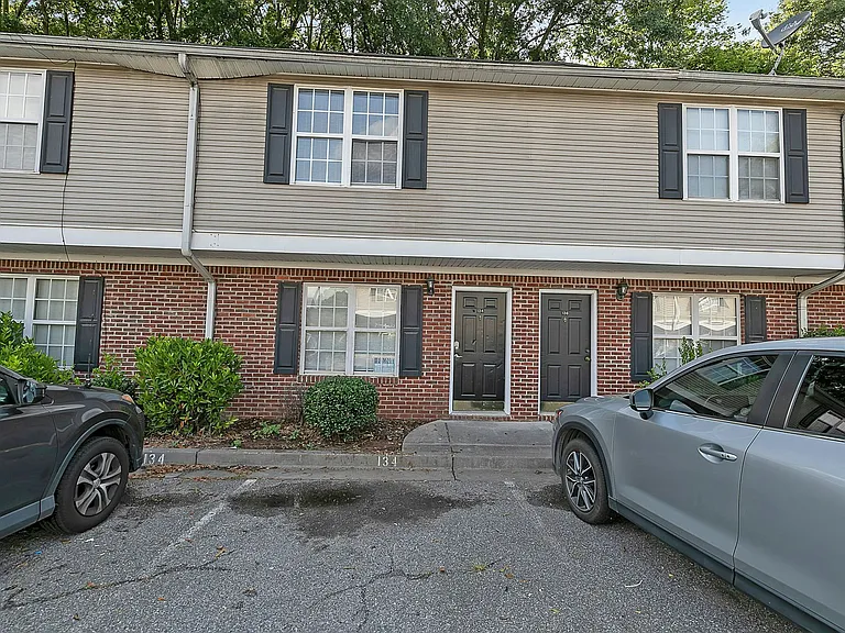 134 Point Place Dr — Photo 1