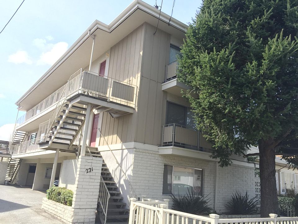 1st image of 221 N Ellsworth Ave