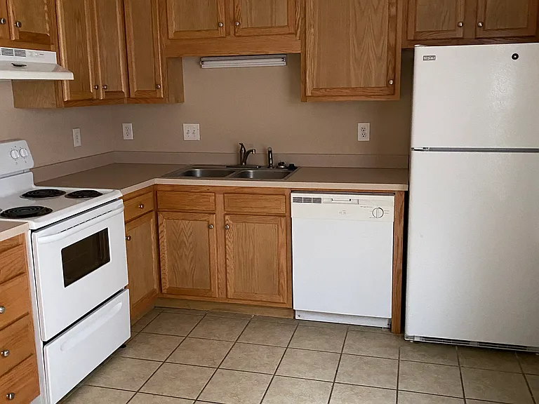 956 Margaret Dr — Photo 12