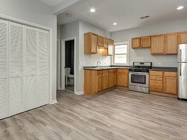 2020 W 18th St APT 2R, Chicago, IL 60608