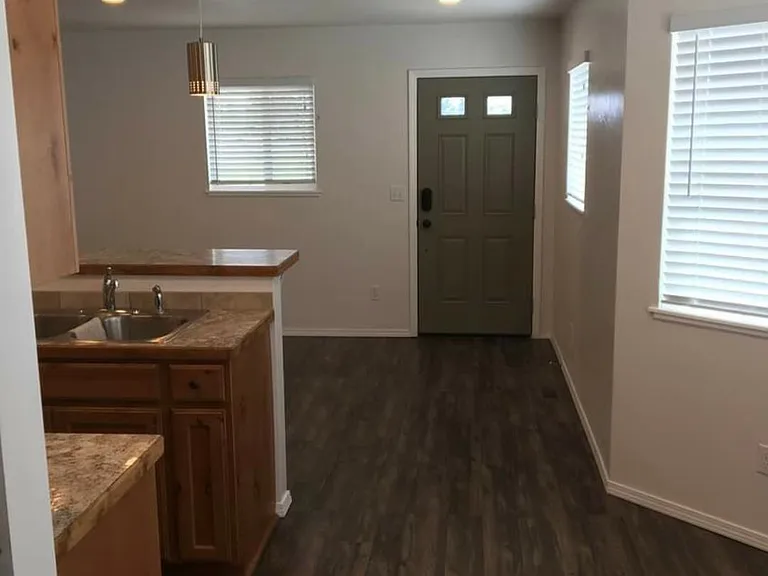 504 Thomsen Ave #504 — Photo 2