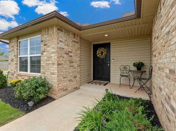 1029 S Appaloosa Ln, Mustang, OK 73064