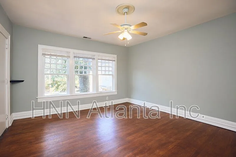 435 N Highland Ave NE — Photo 3
