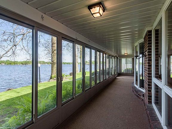 Lakefront Florida Room