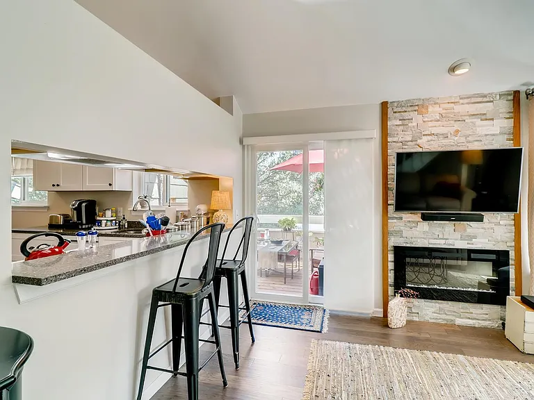 6866 Countryside Ln — Photo 7