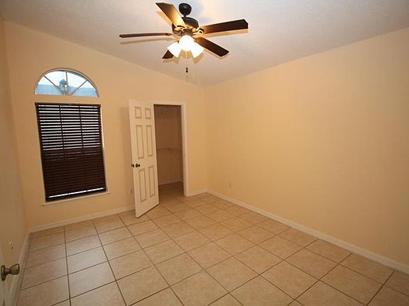 5th image of 292 San Gabriel St