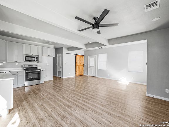 4th image of 635 W Theo Ave