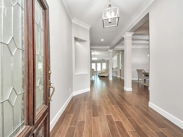 18027 Parkwille Ln — Photo 2