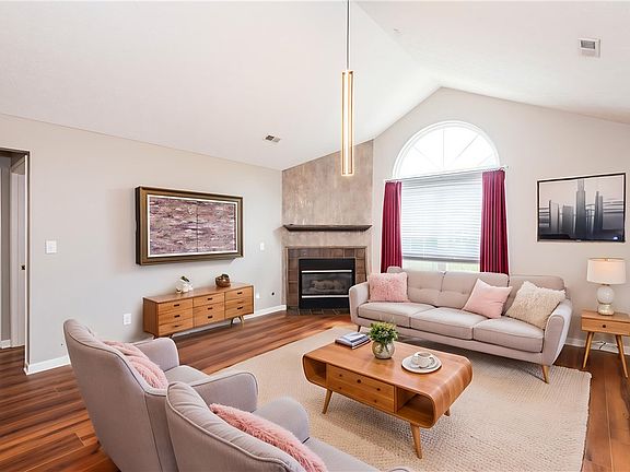 5th image of 184 Edinburgh Village Dr