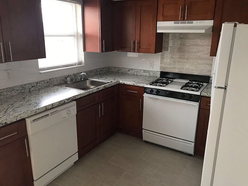 2nd image of 3604 Wells Dr