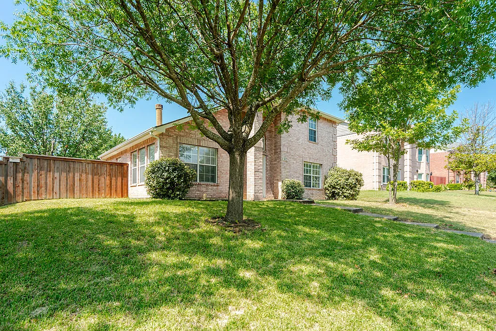 3 bed, 2.5 bath, 1644 sqft, $2,275 — Photo 1