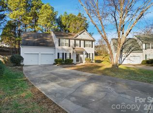 8805 Red Tail Ct, Charlotte, NC 28269