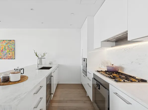 150 East 23rd Street image 4 of 17