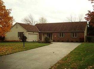 8886 Chateau Dr, Pickerington, OH 43147