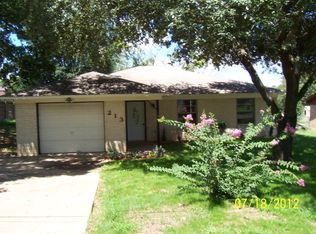 213 Thomas Rd, Palestine, TX 75803