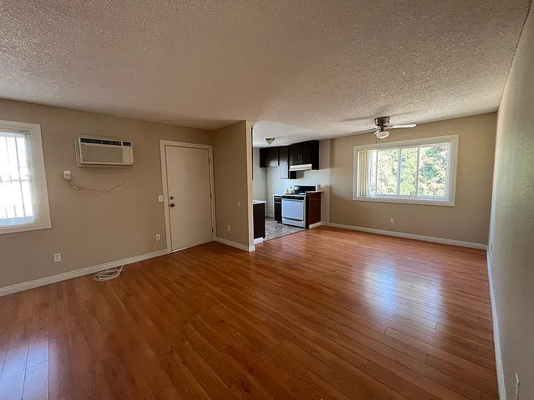 14601 W Vanowen St — Photo 3