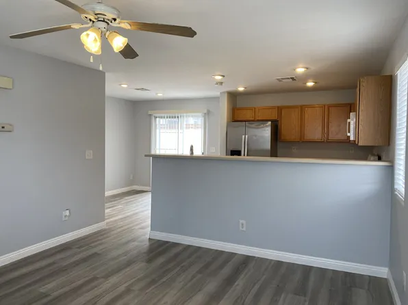 2135 Lost Maple St, Sunrise Manor Town, NV 89115