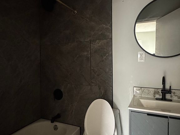 3rd image of 485 Howard Ave #2