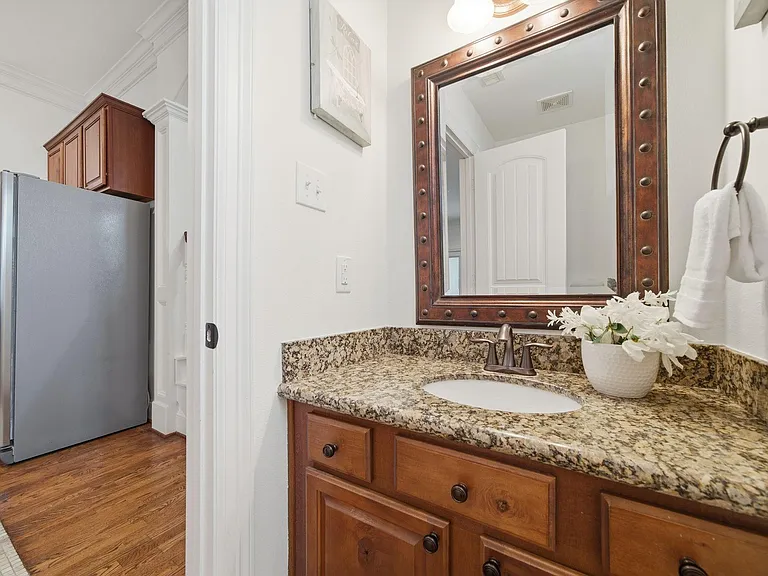 1007 Kern St — Photo 14