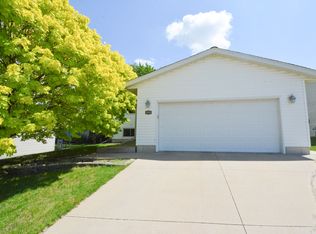 910 50th Ave NW, Rochester, MN 55901