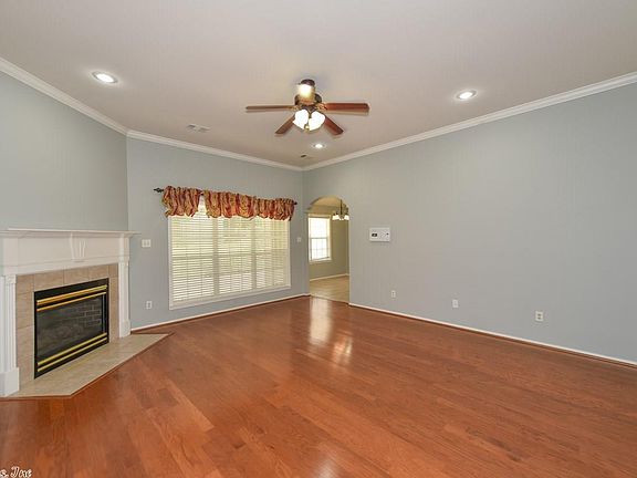 4th image of 4003 Stoneybrook Dr