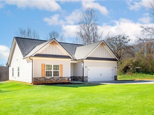 46 Appaloosa Dr