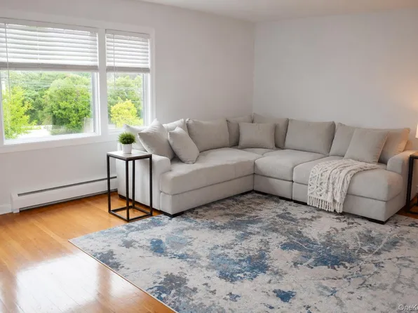 71 S Grand St, Westbury, NY 11590