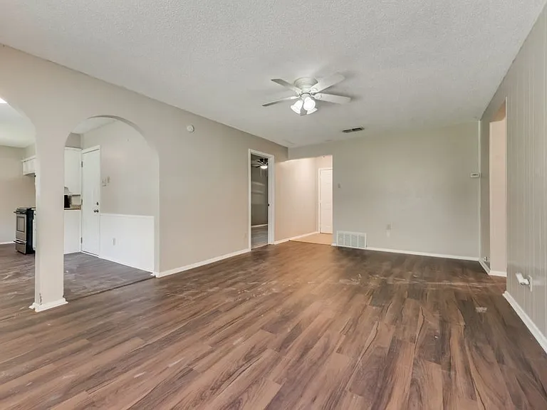 6809 Yorkston St — Photo 10