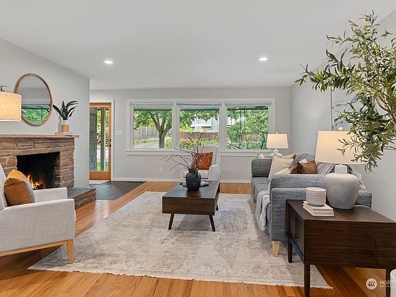 4th image of 16715 5th Avenue NE