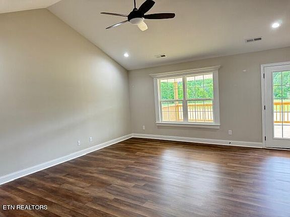 4th image of 1054 Pathways Dr