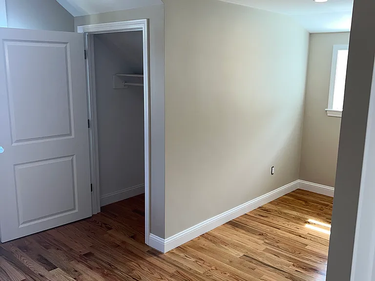 11-13 Garfield Ave — Photo 12