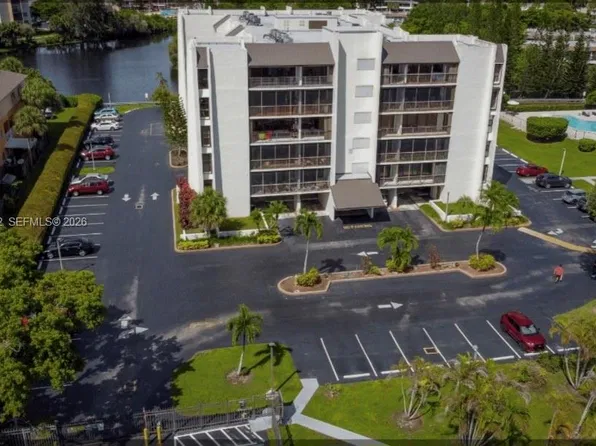 14201 SW 66th St APT 402-4, Miami, FL 33183