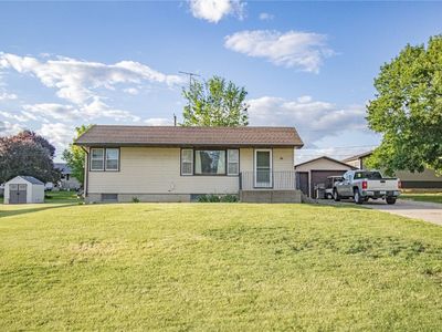 511 E Webster St, Wyoming, IA, 52362