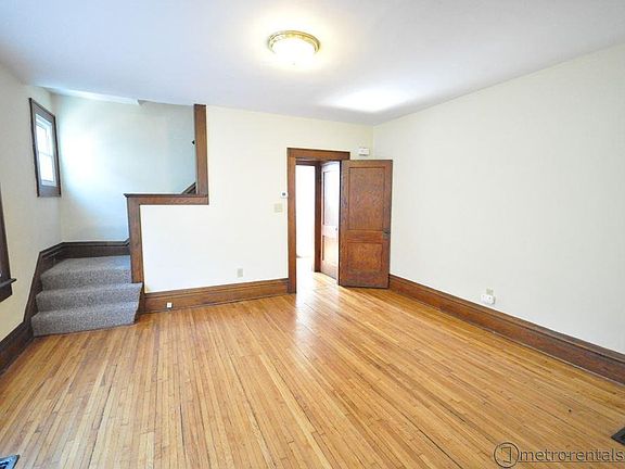 3rd image of 117 E Como Ave