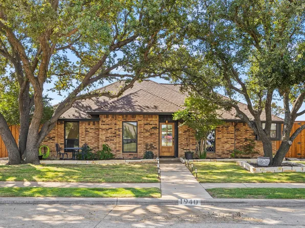 1940 Clearwater Trl, Carrollton, TX 75010
